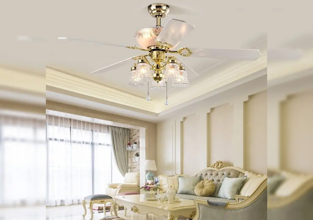 Chọn quạt trần đèn có màu gần với nội thất bên trong căn phòng